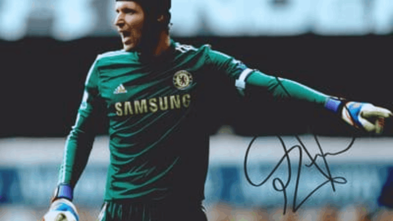 How to Evaluate the Value of Autographs From Famous Players